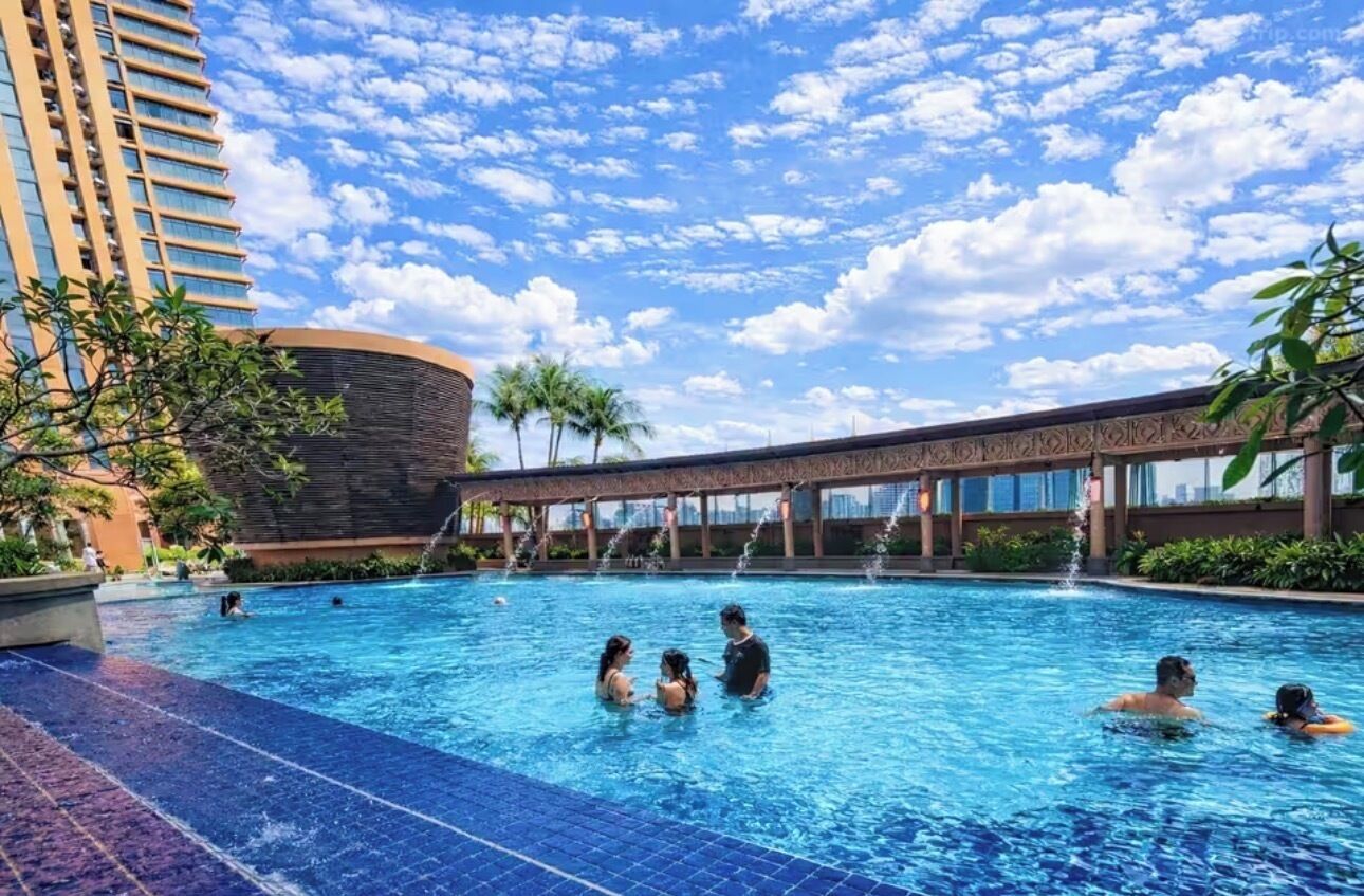 3 outdoor pools, open 7:00 AM to 10:00 PM, pool umbrellas