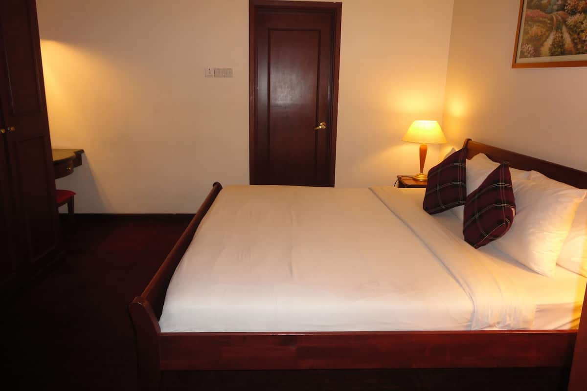 Superior Suite (Premier) | 1 bedroom, in-room safe, soundproofing, iron/ironing board