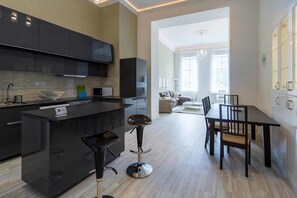Apartment, 2 Bedrooms | Private kitchen | Fridge, microwave, oven, stovetop