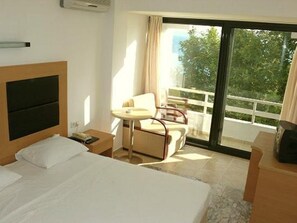 Standard Double or Twin Room | Minibar, in-room safe, desk, free cots/infant beds