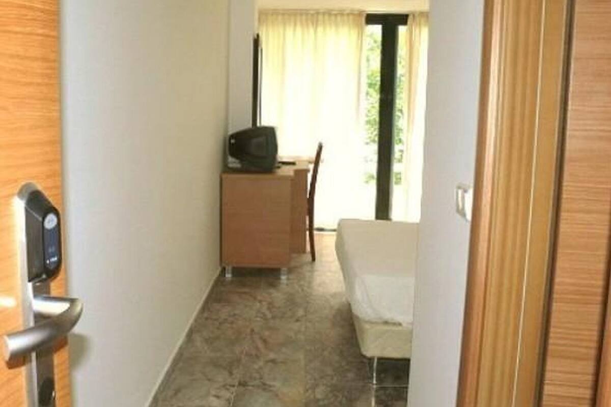 Minibar, in-room safe, desk, free cots/infant beds