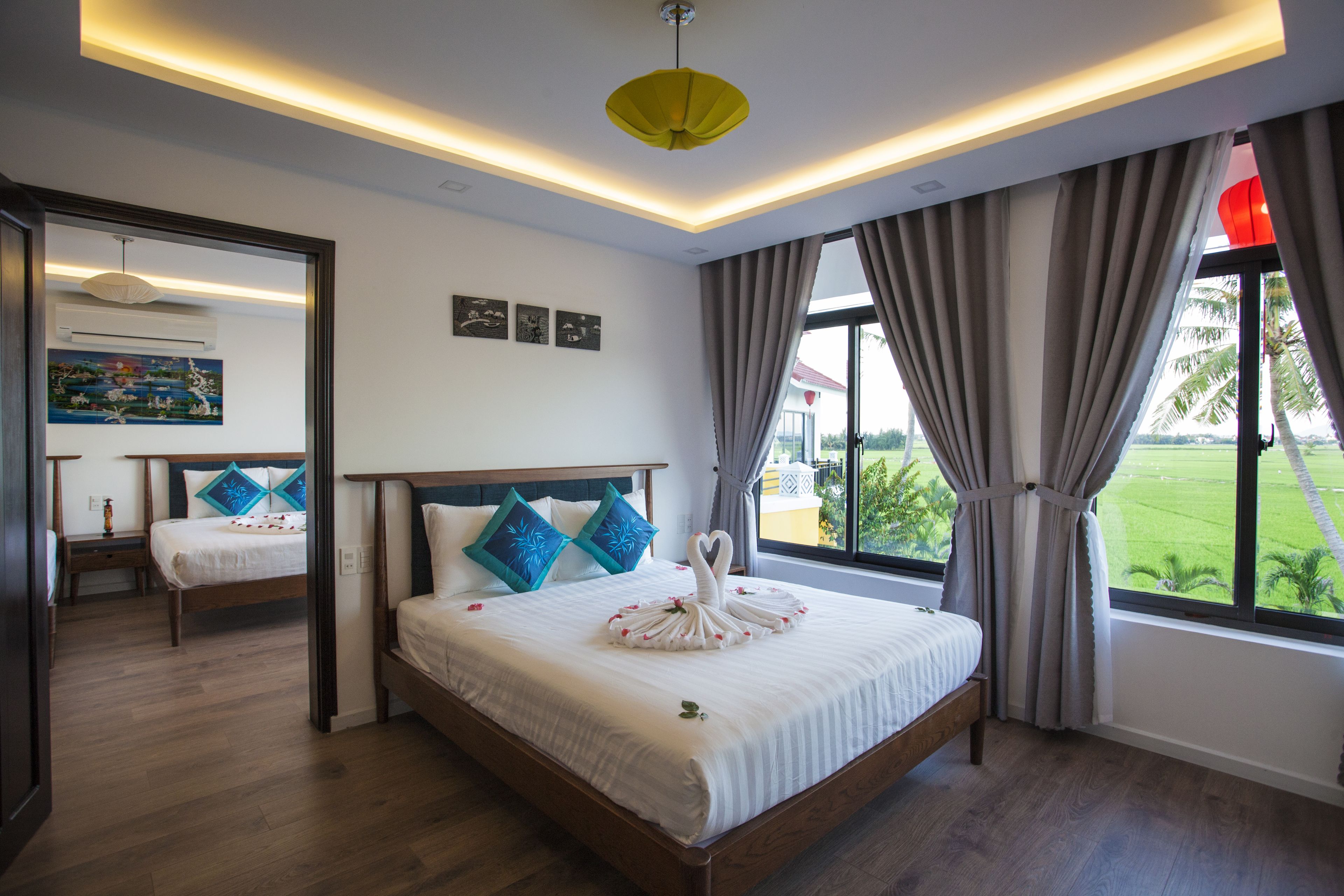 premium bedding, free minibar items, in-room safe, desk