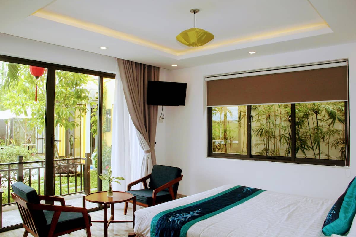 Deluxe Double Room, Pool View | Premium bedding, free minibar items, in-room safe, desk