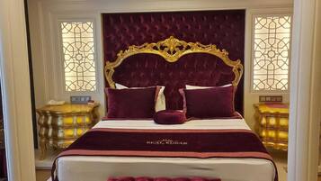 Sábanas de algodón egipcio, minibar, caja fuerte y decoración individual