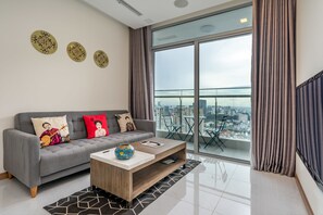 Standard One-Bedroom Apartment with Balcony  | Premium bedding, pillow-top beds, individually decorated - Hoasun Boutique Apartment - Vinhomes Central Park (Ho Chi Minh City)