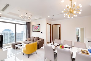 Two-Bedroom Apartment with Balcony and River View | Living area