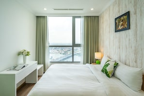 One-Bedroom Apartment with Balcony and City View | City view