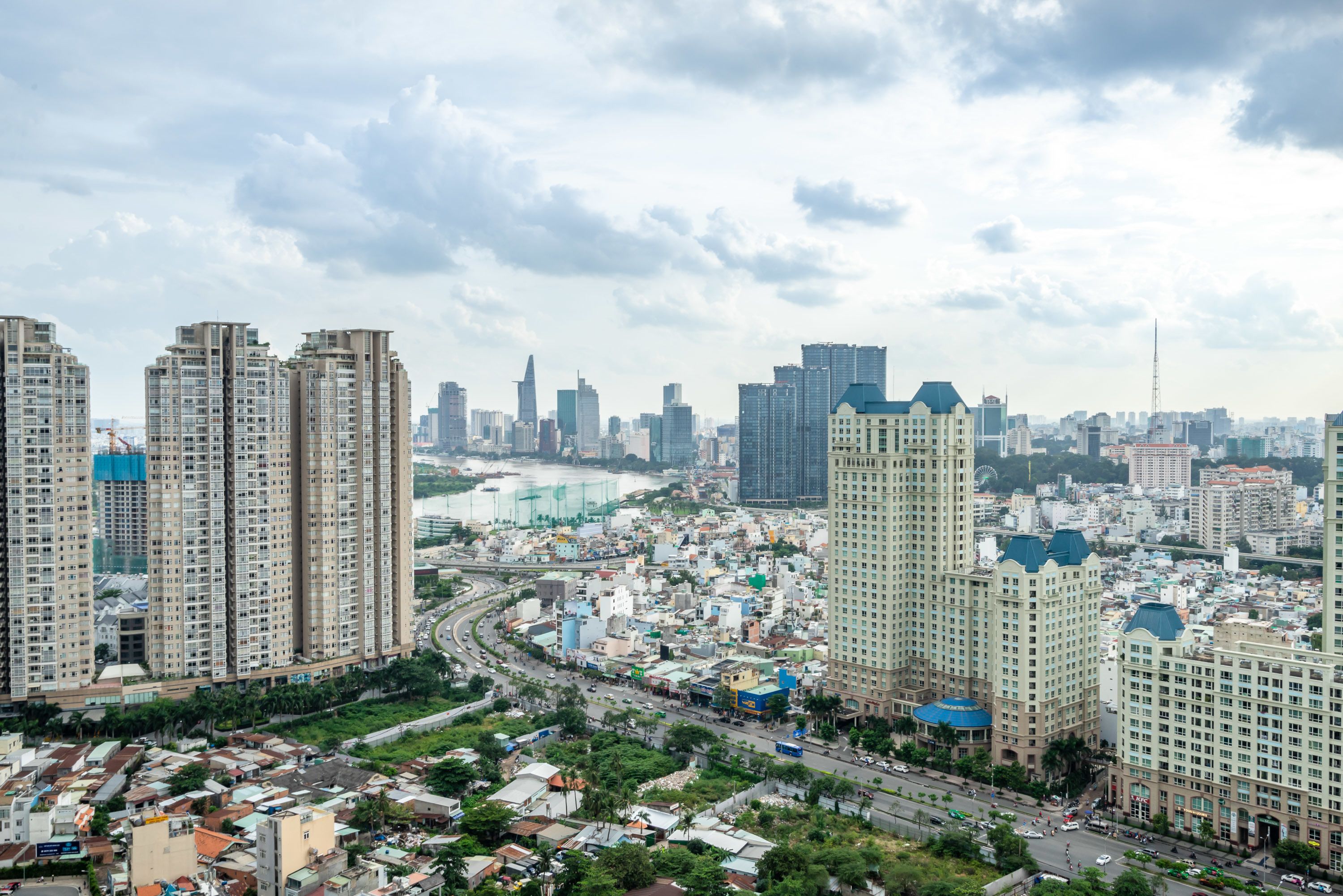 one-bedroom apartment with balcony and city view | city view