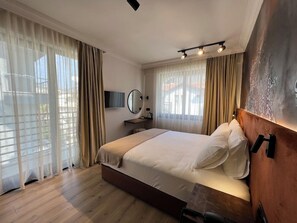 Decoración individual y espacio para trabajar con un portátil