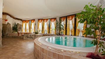 Sauna, bain à remous, hammam, massages aux pierres chaudes