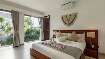 4 bedrooms, in-room safe, blackout curtains, iron/ironing board