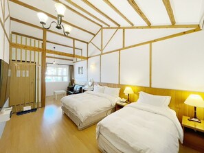 Tremannsrom – standard | Sengetøy av topp kvalitet, blendingsgardiner og wi-fi (inkludert)