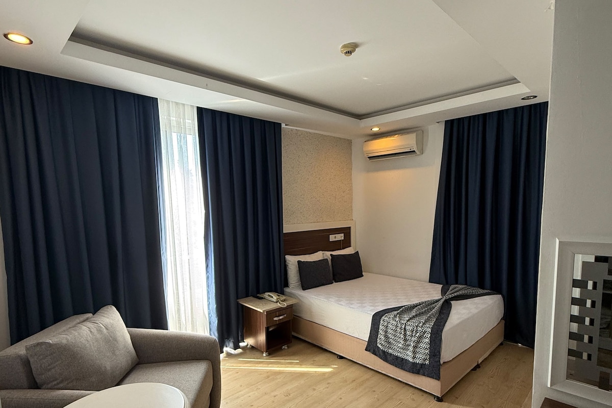 Minibar, desk, soundproofing, free WiFi