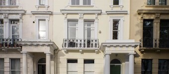 Elgin Crescent Apartment