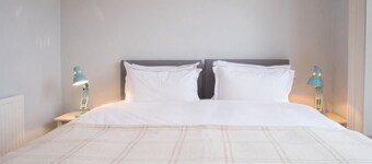 Elgin Crescent Apartment