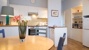 Restaurant - Elgin Crescent Apartment (London)
