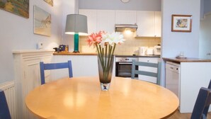 Restaurant - Elgin Crescent Apartment (London)
