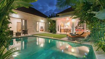 Outdoor pool, sun loungers