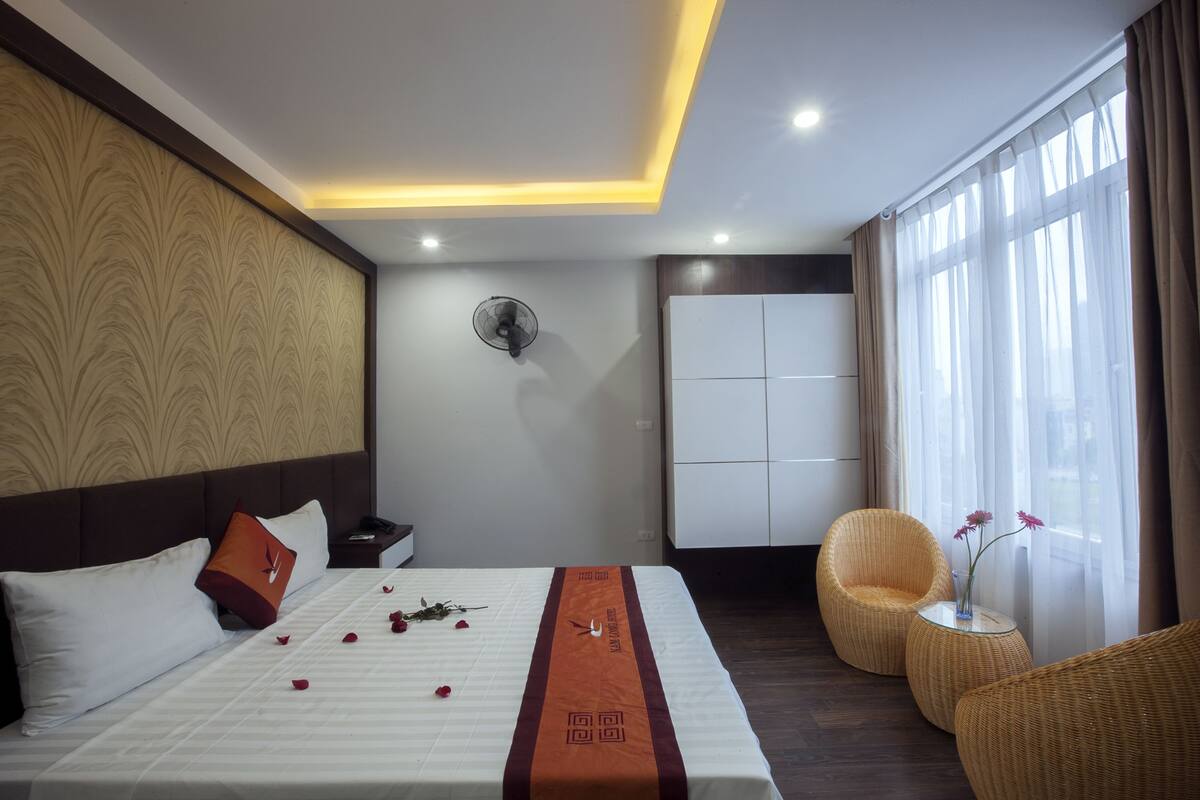 Deluxe Room, 1 King Bed, City View (View) | Street view