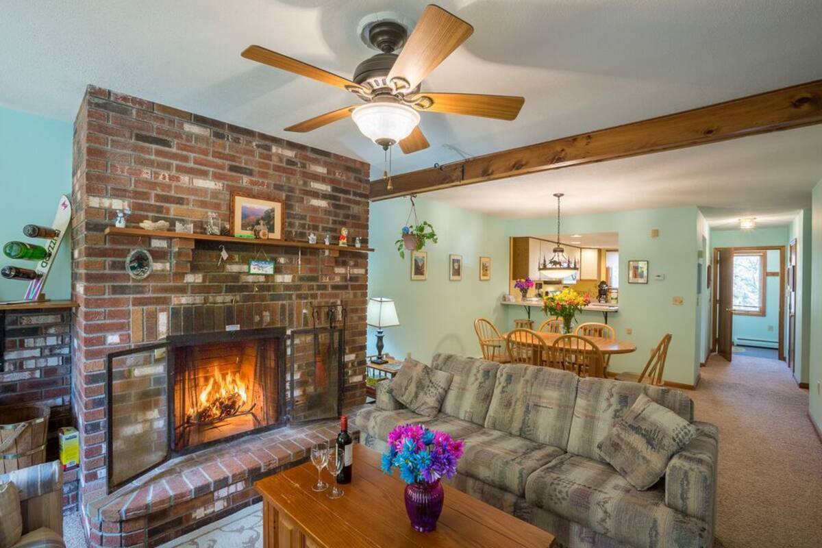 Stadtwohnung, 2 Schlafzimmer | Wohnzimmer