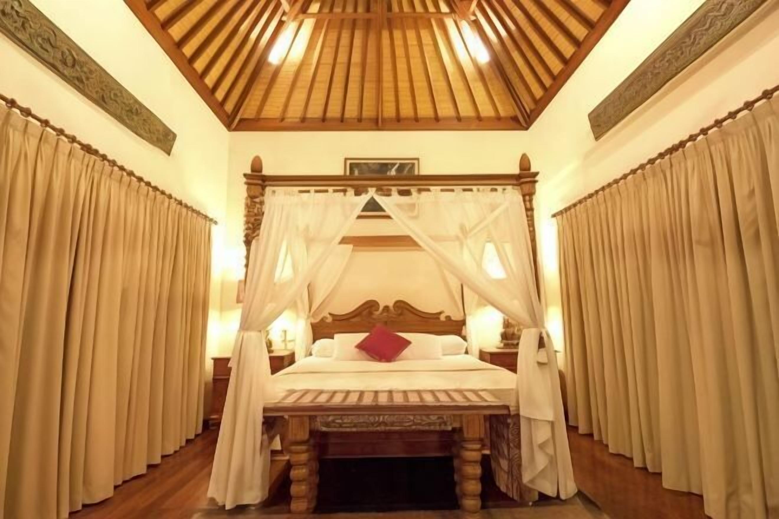 1 Schlafzimmer, Zimmersafe, Schreibtisch, Bügeleisen/Bügelbrett