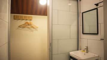 Bruser, gratis toiletartikler, hårtørrer, håndklæder
