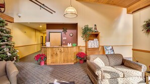 Lobby sitting area - Highridge Condominium Unit F1 by RedAwning (Killington)