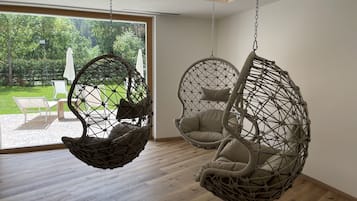 Couples treatment room(s), sauna, hot tub, body treatments, mud baths