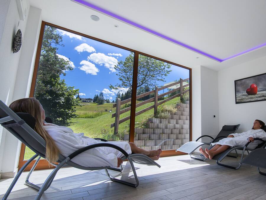 Couples treatment rooms, sauna, hot tub, body treatments, mud baths