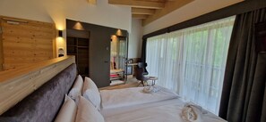 In-room safe, desk, free WiFi, bed sheets - Hotel Miravalle (Soraga)