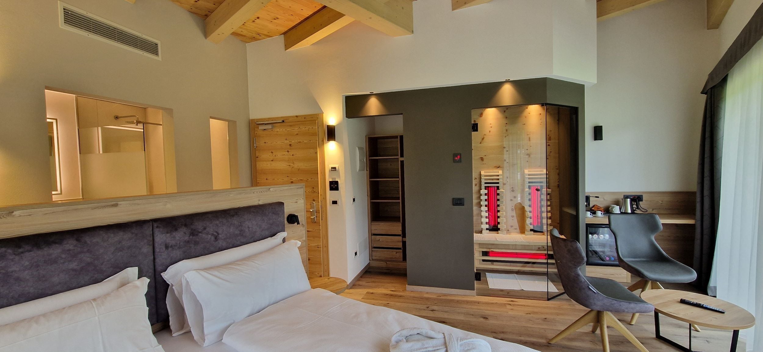 In-room safe, desk, free WiFi, bed sheets