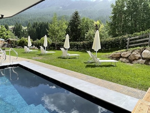Indendørs pool, udendørs pool, liggestole