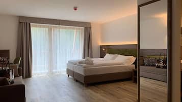 Habitación exclusiva, 1 habitación | Caja fuerte, escritorio, wifi gratis y ropa de cama
