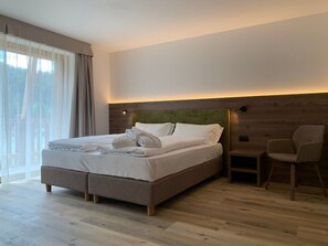 尊爵客房, 1 間臥室 | 客房內保險箱、書桌、免費無線上網、床單