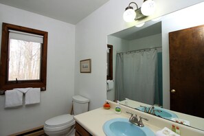 House, 3 Bedrooms | Bathroom