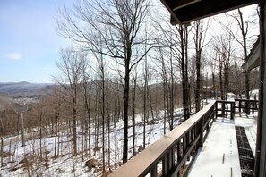 House, 3 Bedrooms | Balcony