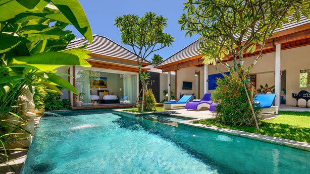 A modern pool area with clear water, surrounded by lush greenery and a well-maintained lawn. - Villa Pacha seminyak by Best deals Asia Hospitality (Seminyak)