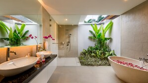 A modern bathroom with a freestanding bathtub, a large mirror, and a shower area. - Villa Pacha seminyak by Best deals Asia Hospitality (Seminyak)