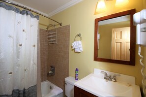 Condo, 1 Bedroom | Bathroom