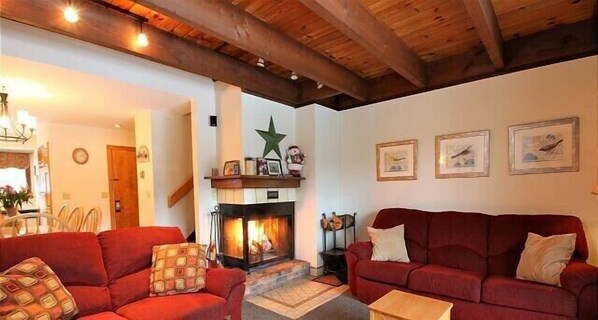 Condo, 2 Bedrooms | Living room