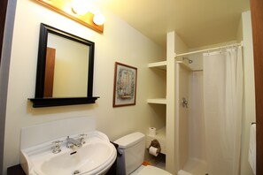 Casa, varias habitaciones | Baño
