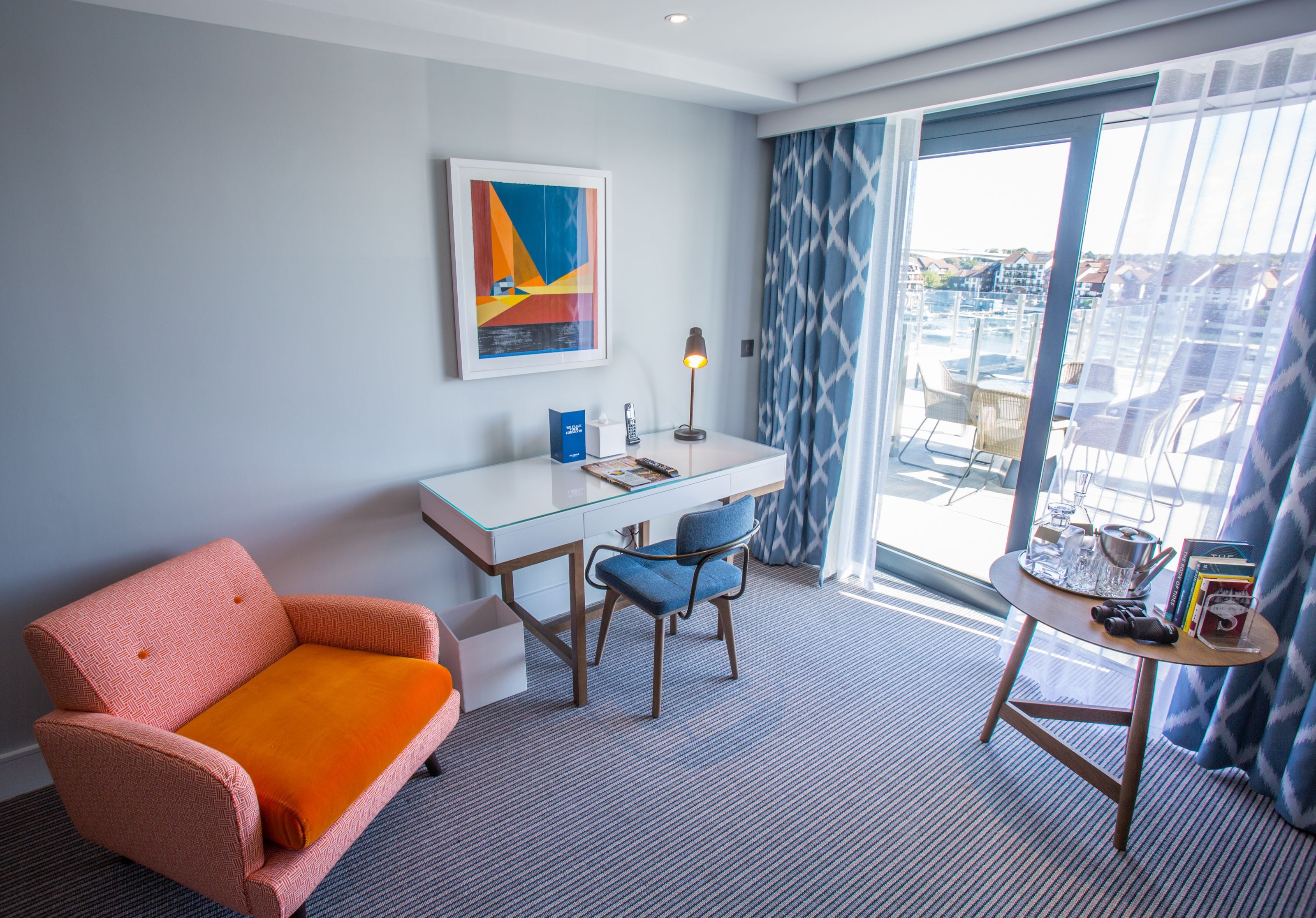 standard suite, 1 king bed, marina view | living area | flat-screen tv