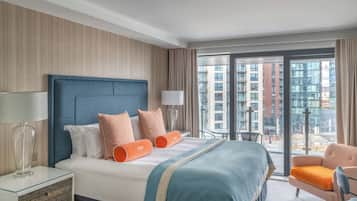 Room, Balcony | Minibar, in-room safe, desk, laptop workspace