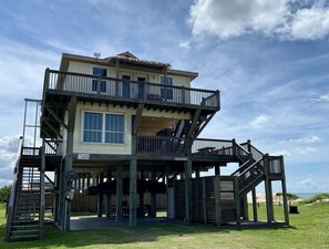 House, 2 Bedrooms | Exterior