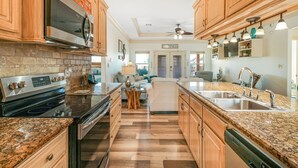 House, 4 Bedrooms | Private kitchen | Coffee/tea maker, fridge, microwave, oven