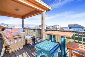 Outdoor dining - Seaside Merryment 4 Bedroom Home (Port Bolivar)