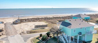 Parrot Head 3 Bedroom Home by RedAwning