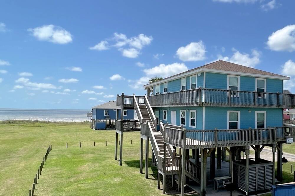 Abby Sands Castle 2 Bedroom Home by RedAwning - Rollover, TX