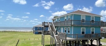 Abby Sands Castle 2 Bedroom Home by RedAwning