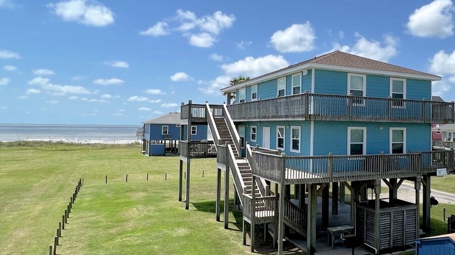 Abby Sands Castle 2 Bedroom Home by RedAwning